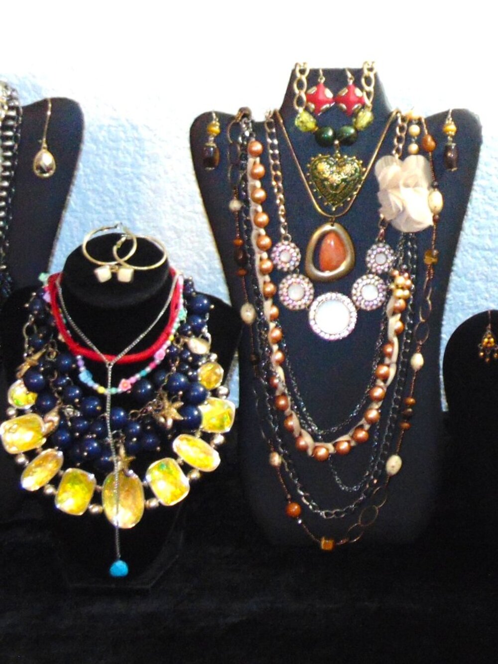 Vintage & Modern Assorted Jewelry lot- very nice!